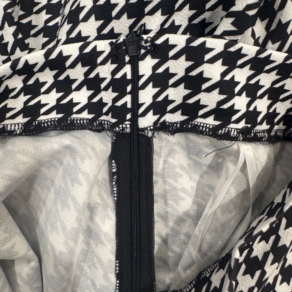 SHEIN Black & White Houndstooth Midi Pencil Skirt (Size S / US 4) - Picture 4 of 5